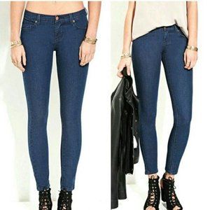 Forever 21 Medium Wash Skinny Jeans Size 25P